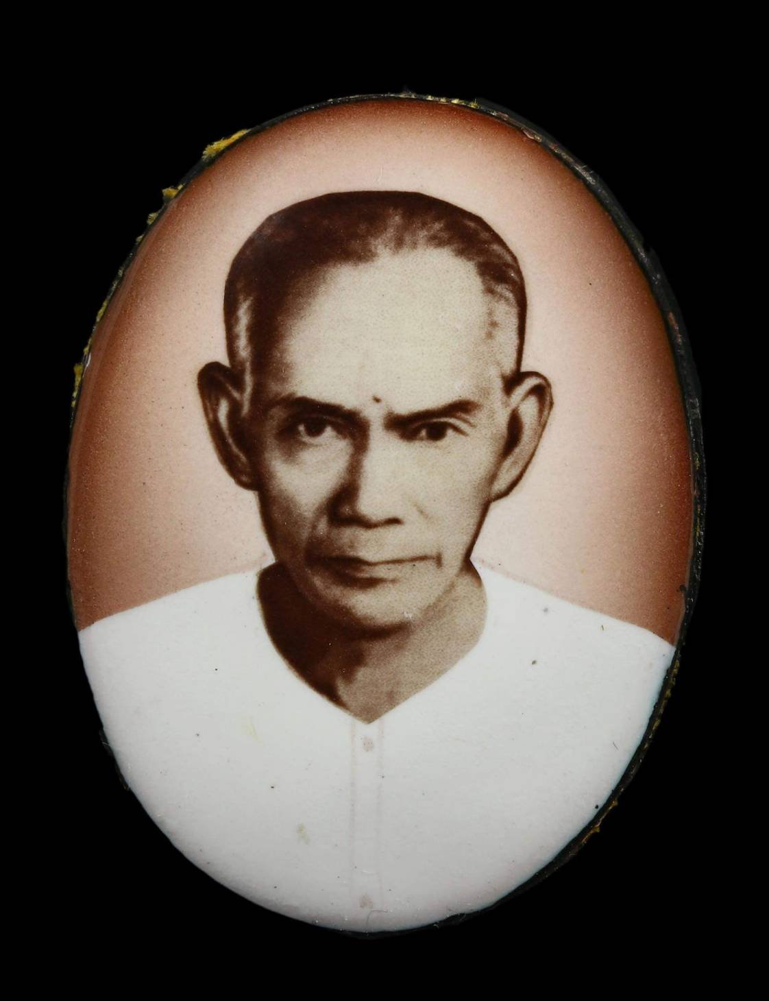 297129 ล๊อคเก็ตอาจารย์โง้วกิมโคย  เซียนแปะโรงสี รุ่นแรก  ซีเปีย พิมพ์กลาง  ปี2519 จ.ปทุมธานี